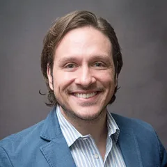 El Dr. Kurt Sáenz, ortodoncista.